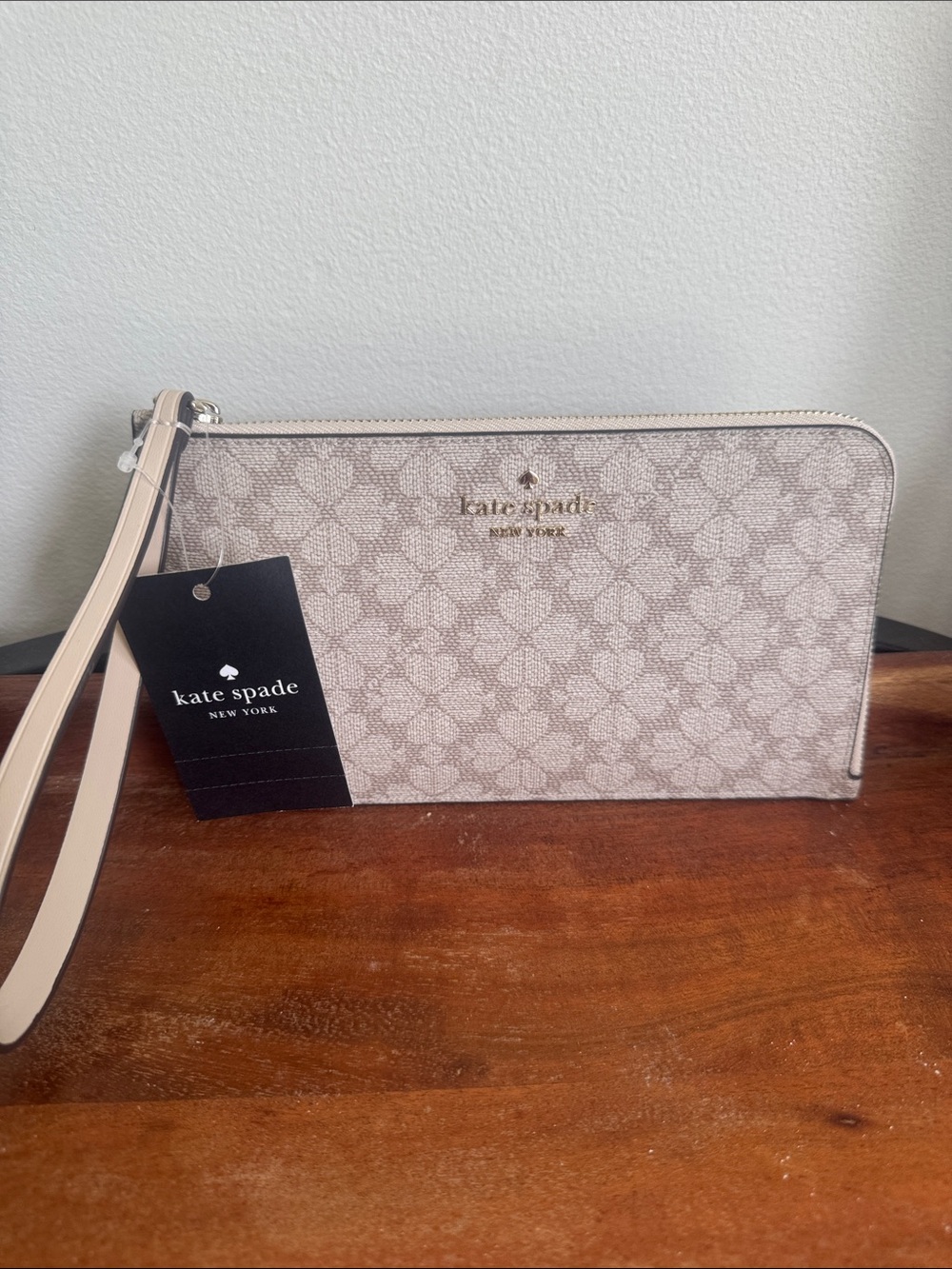 kate spade NWT Lucy wristlet
